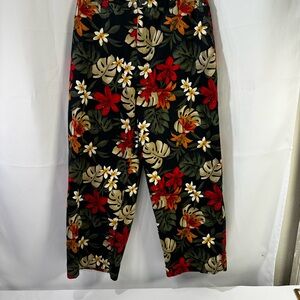 Chico’s Design Pants Women Black with Floral Print Zs 0.  Pre-Owned